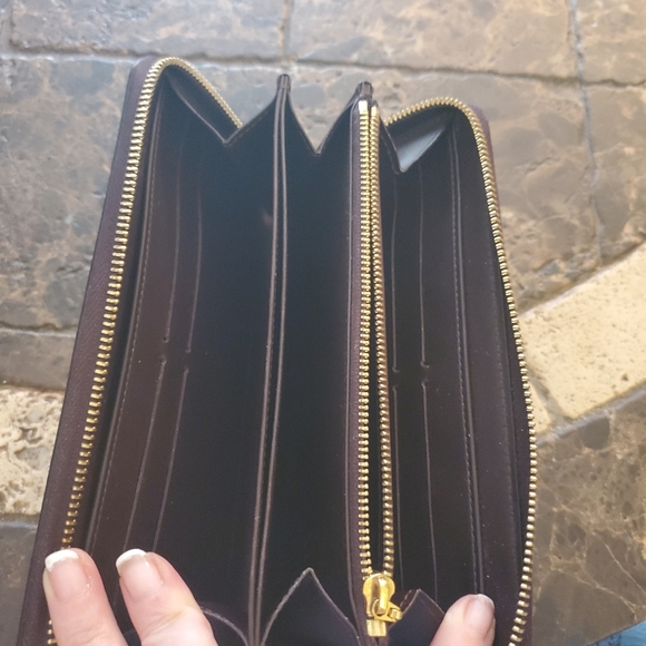 Louis Vuitton Amarante Monogram Bordeoux Vernis Zippy Wallet - Picture 9 of 13